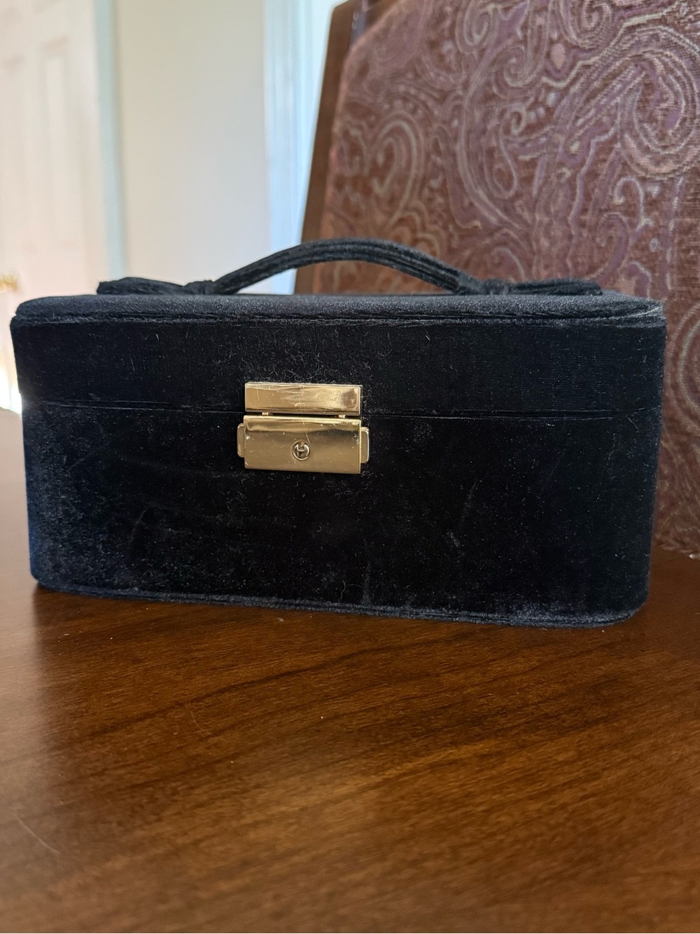 Vintage Estée Lauder Black Velvet Jewelry Box with Gold-Tone Lock w/Key included